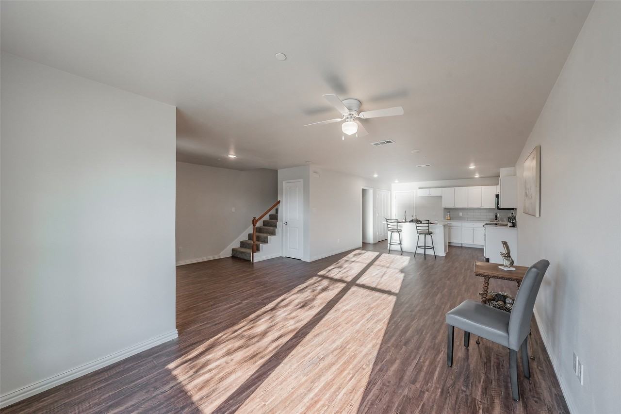 6215 Roby Dr - Photo 4 of 30