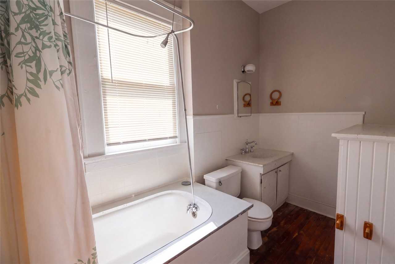 628 Olive St - Photo 4 of 12
