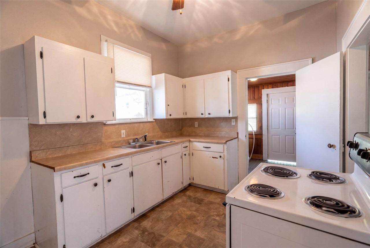 628 Olive St - Photo 5 of 12