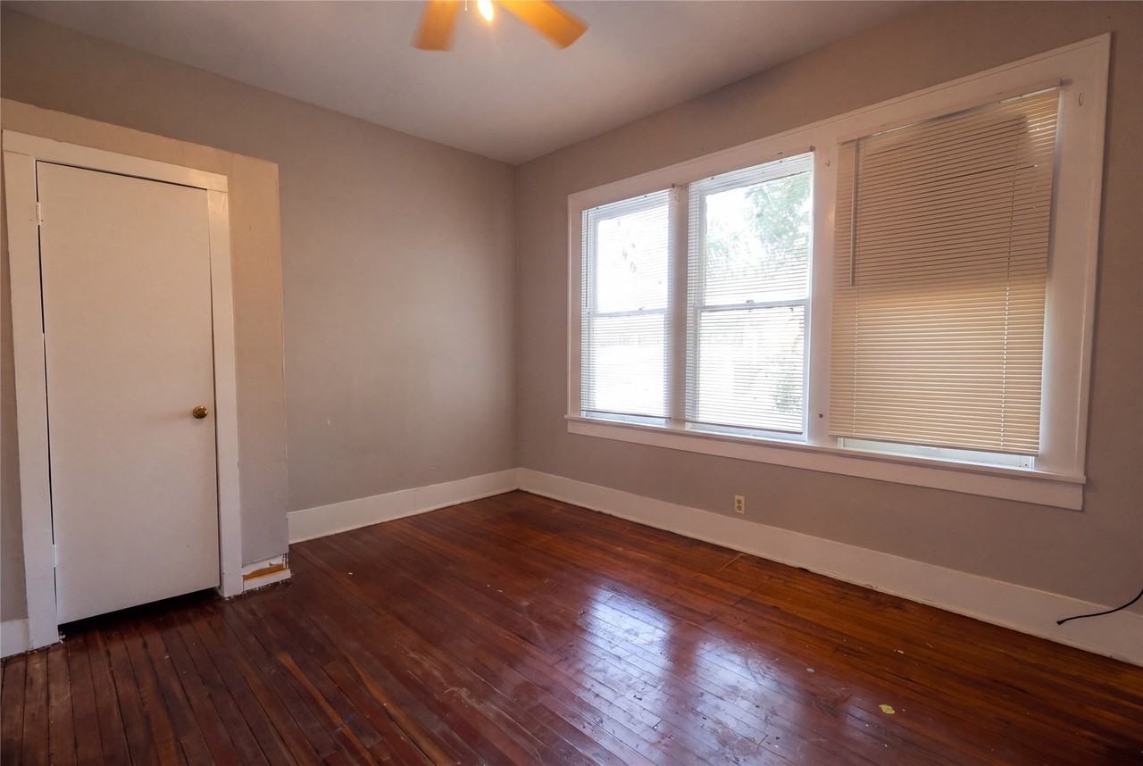 628 Olive St - Photo 7 of 12