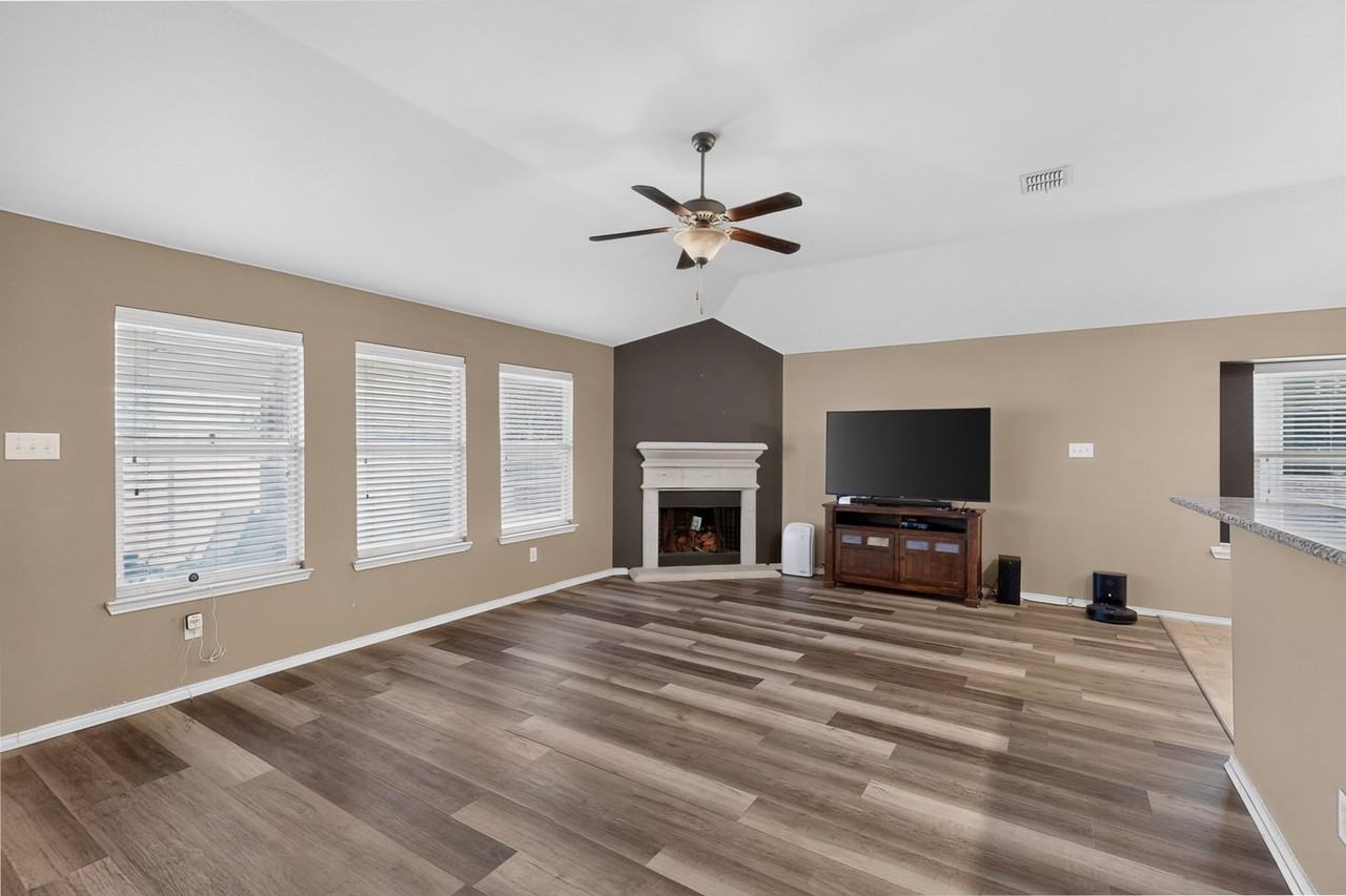 1336 Shelley Dr - Photo 2 of 16