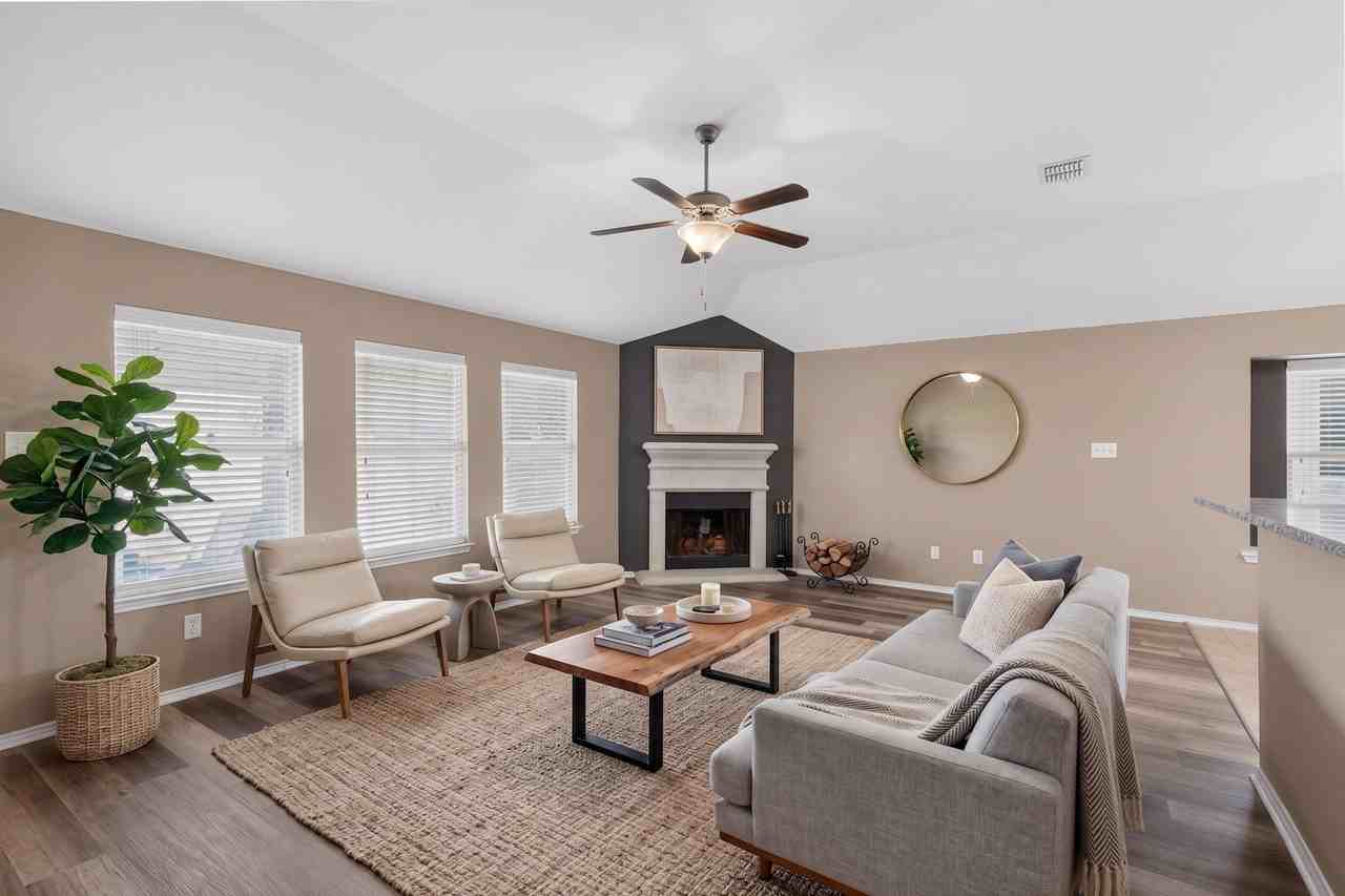 1336 Shelley Dr - Photo 3 of 16