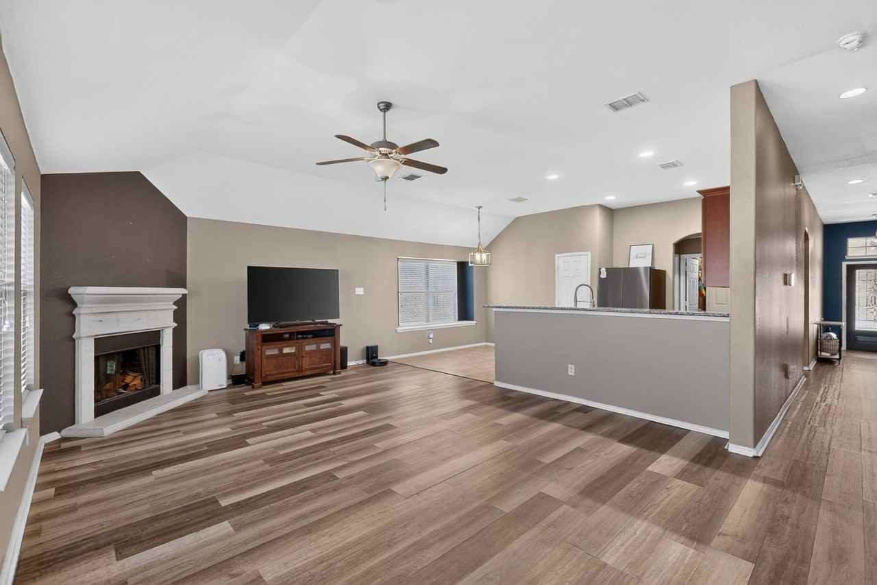 1336 Shelley Dr - Photo 4 of 16
