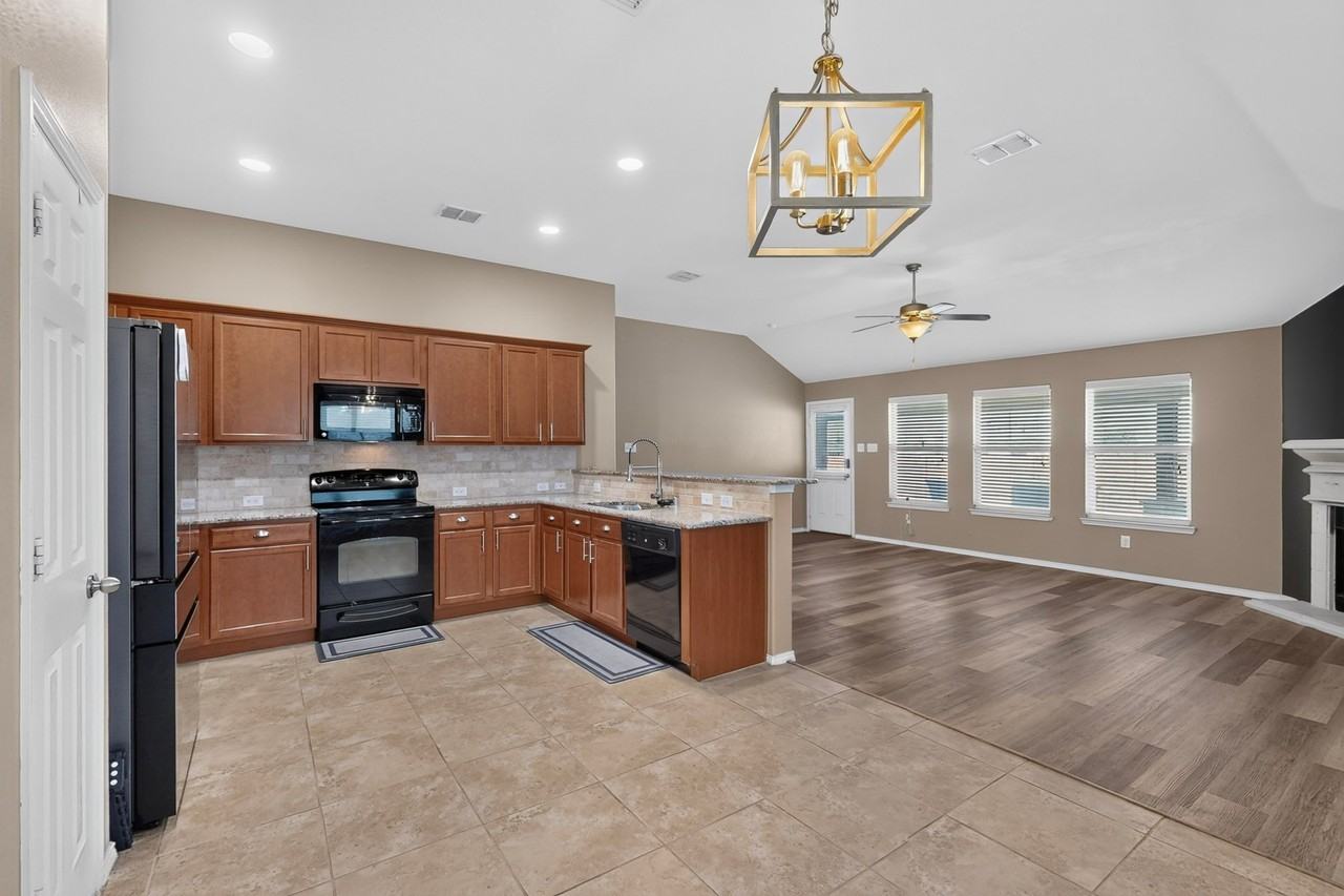 1336 Shelley Dr - Photo 5 of 16