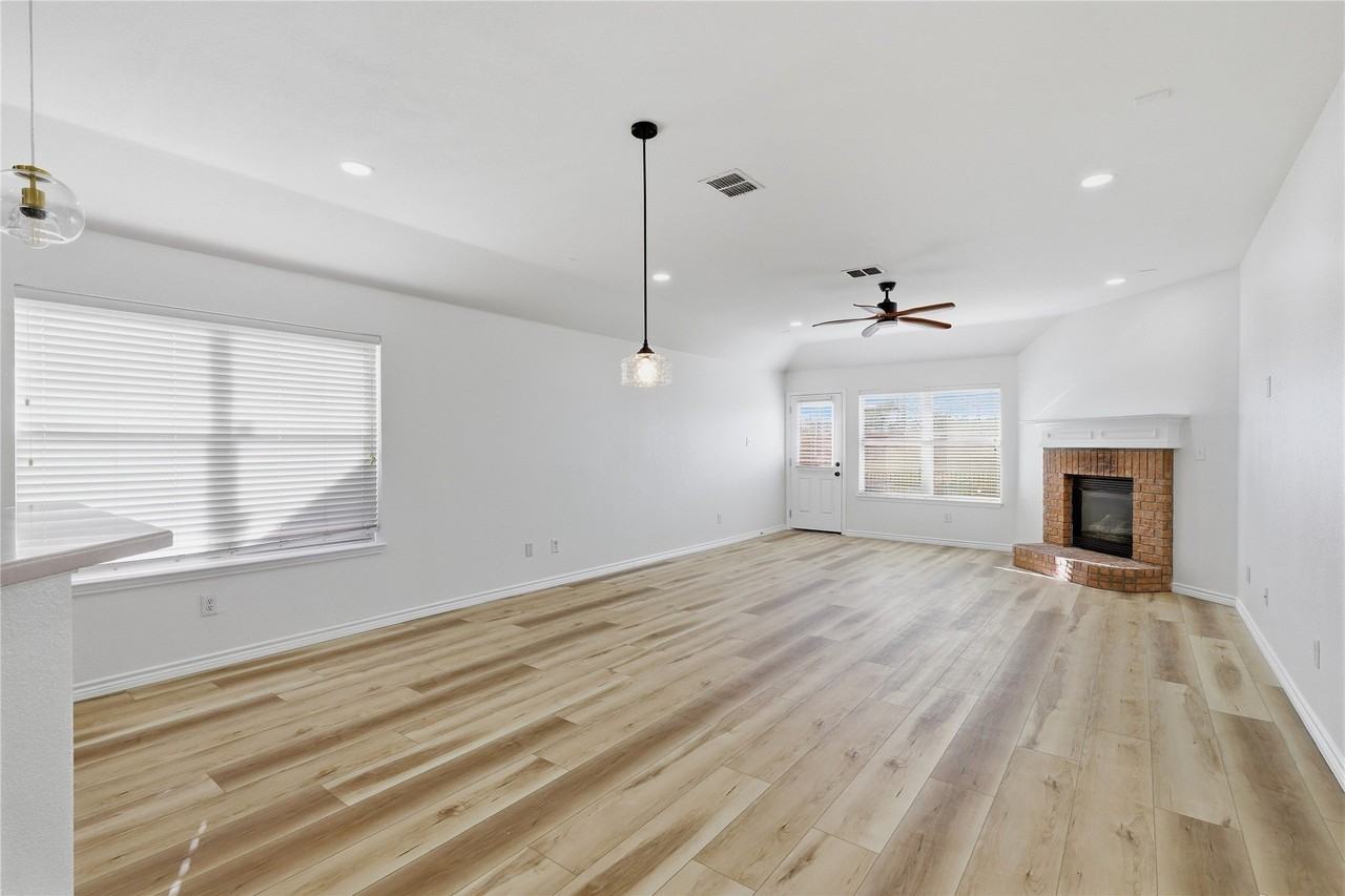 10709 Nantucket Dr - Photo 5 of 24