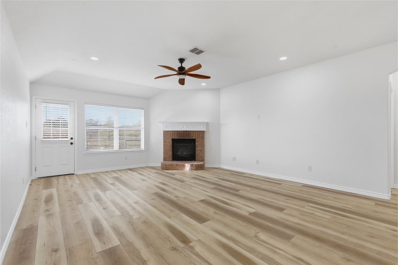 10709 Nantucket Dr - Photo 6 of 24