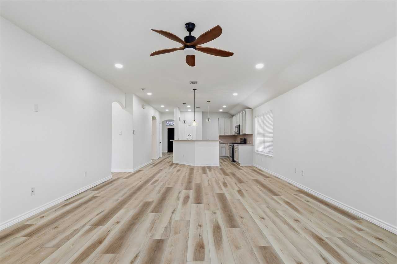 10709 Nantucket Dr - Photo 7 of 24