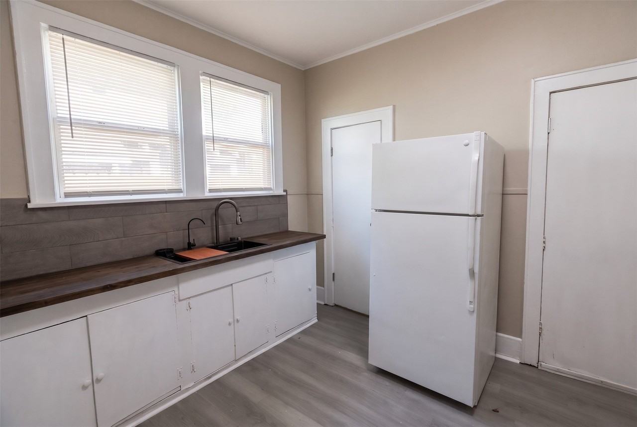 554 Stephenson St - Photo 6 of 15