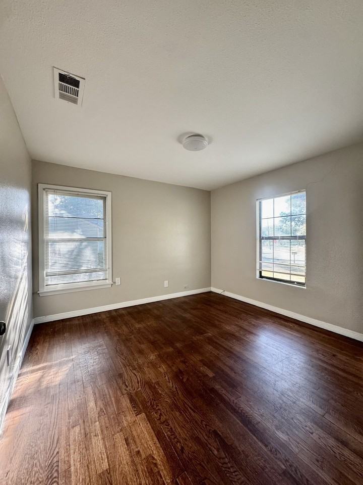 8018 S Reno Ct - Photo 2 of 8