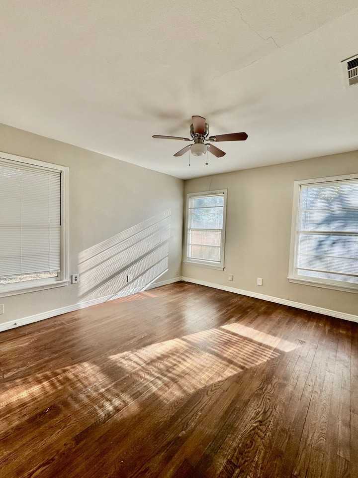 8018 S Reno Ct - Photo 3 of 8