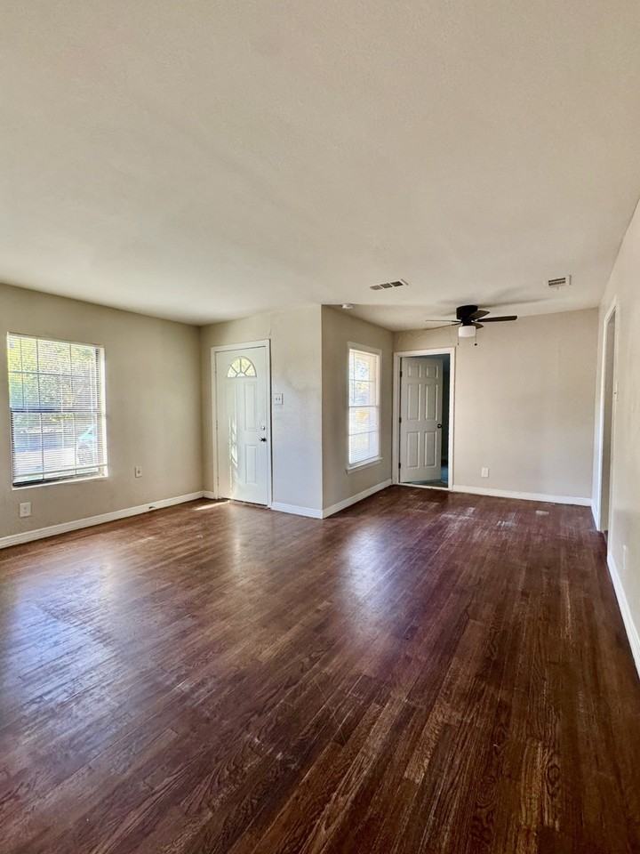 8018 S Reno Ct - Photo 4 of 8