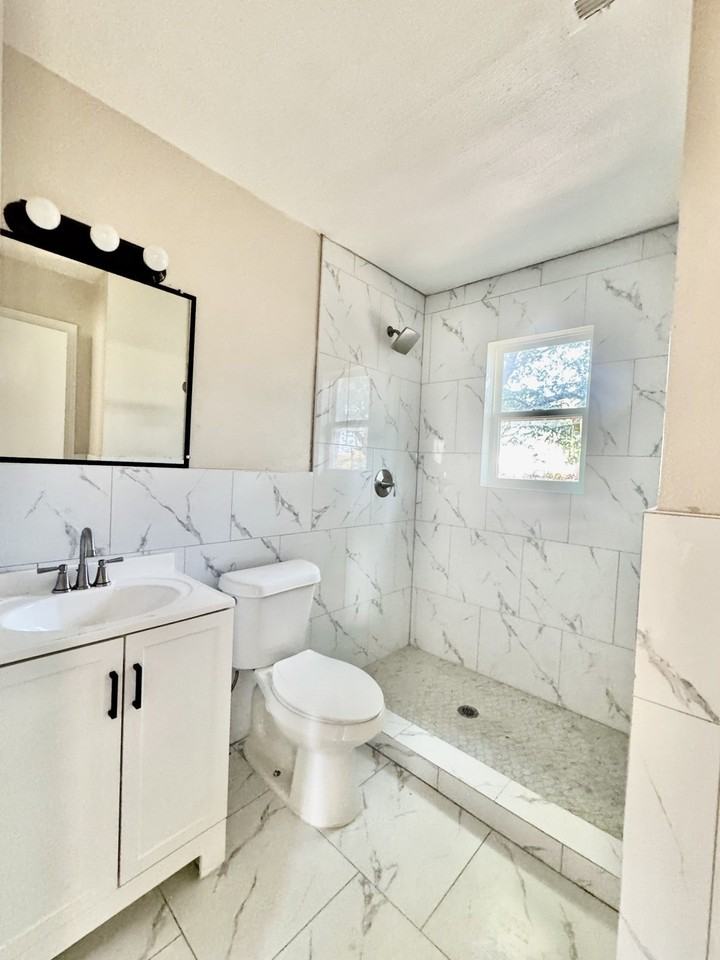 8018 S Reno Ct - Photo 5 of 8