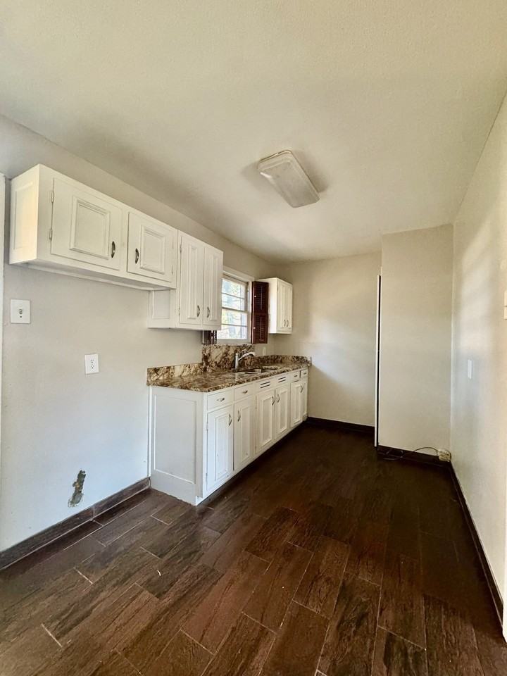 8018 S Reno Ct - Photo 6 of 8