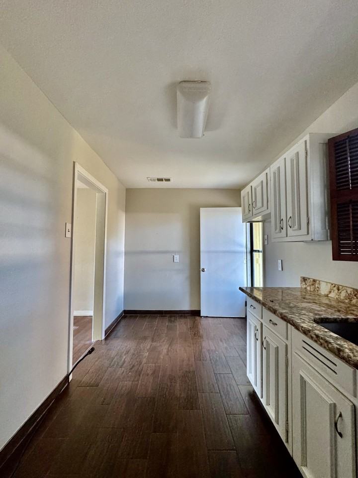 8018 S Reno Ct - Photo 7 of 8