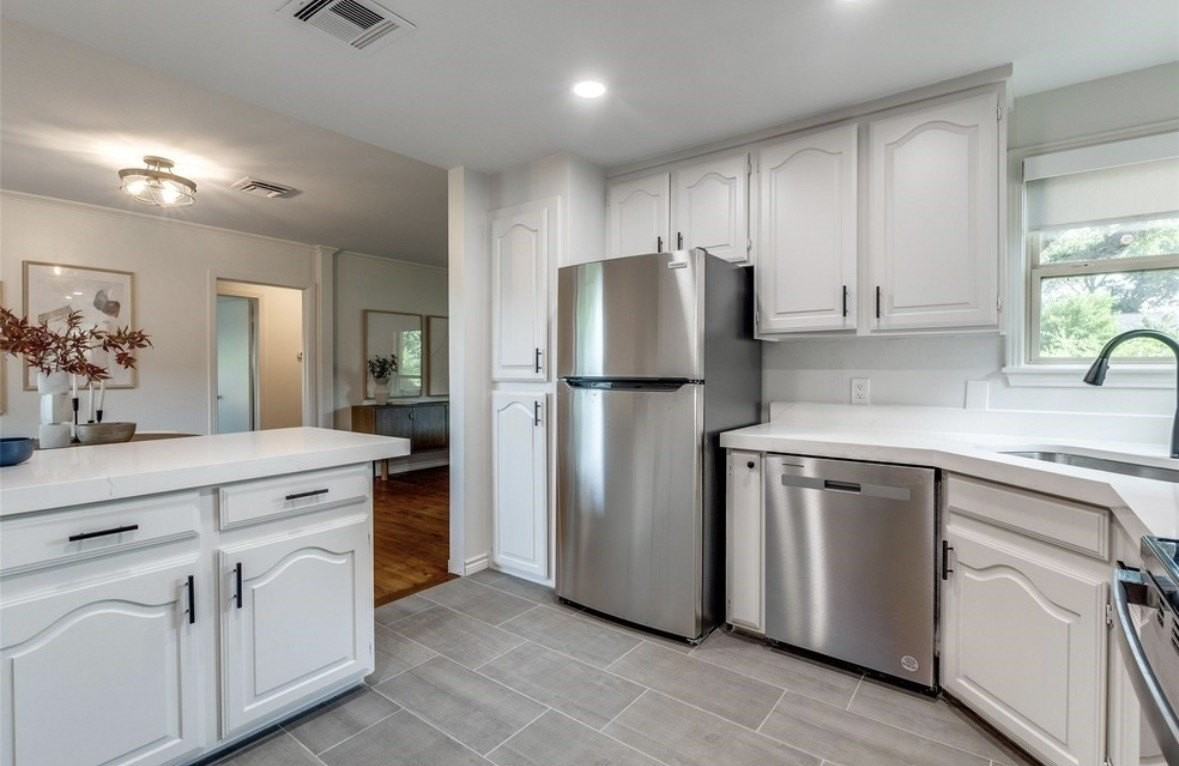 1323 Engle Ave - Photo 7 of 24