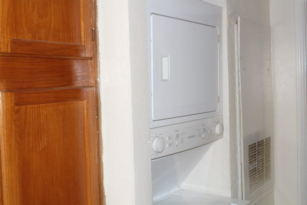 9809 Walnut St #210 - Photo 5 of 24