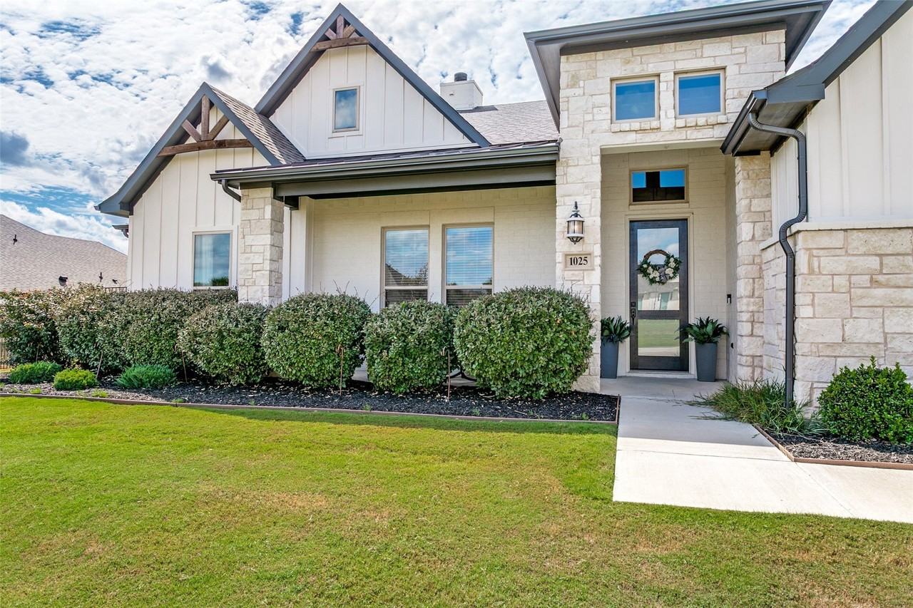 1025 Aledo Ridge Ct - Photo 4 of 31