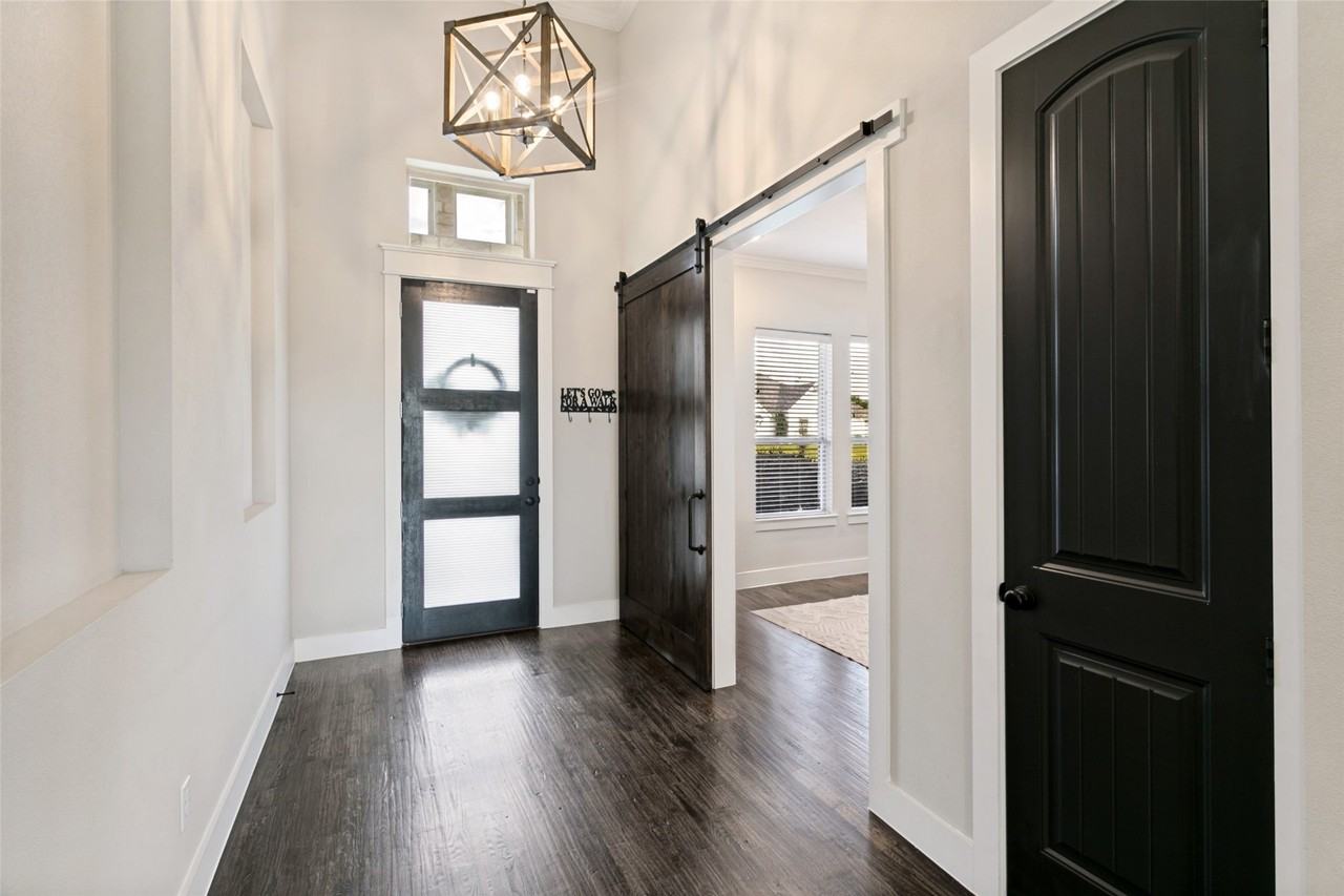 1025 Aledo Ridge Ct - Photo 6 of 31