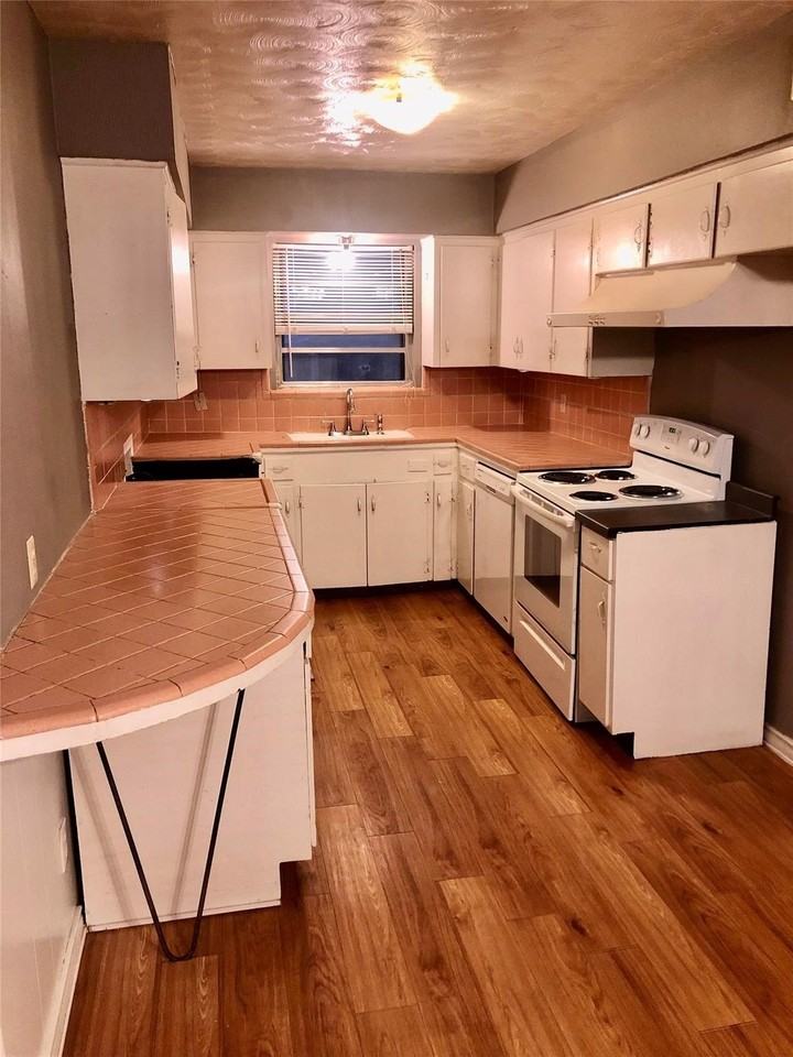 2204 Healey Dr - Photo 4 of 7