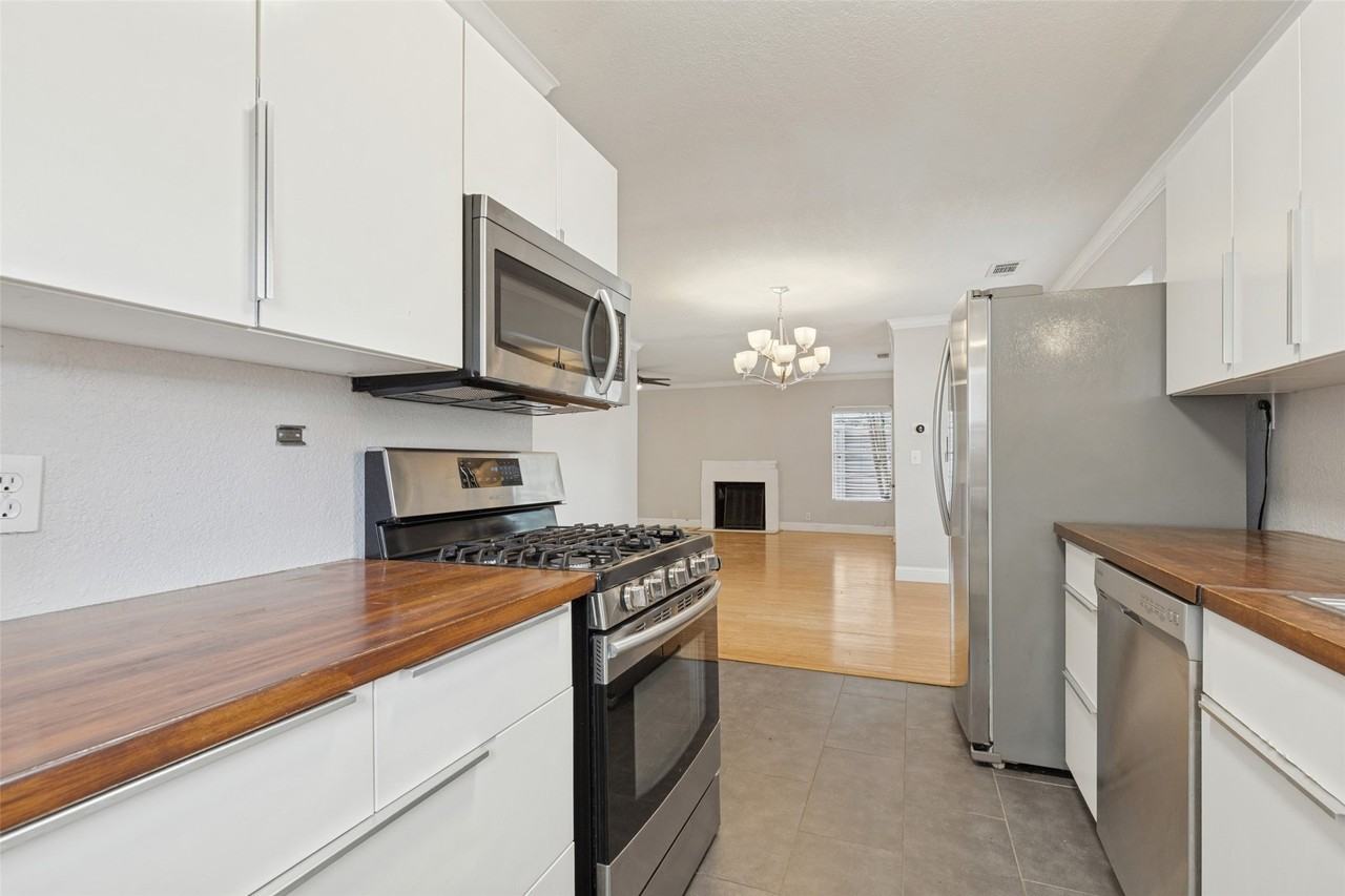 8714 Forest Hills Blvd - Photo 4 of 23