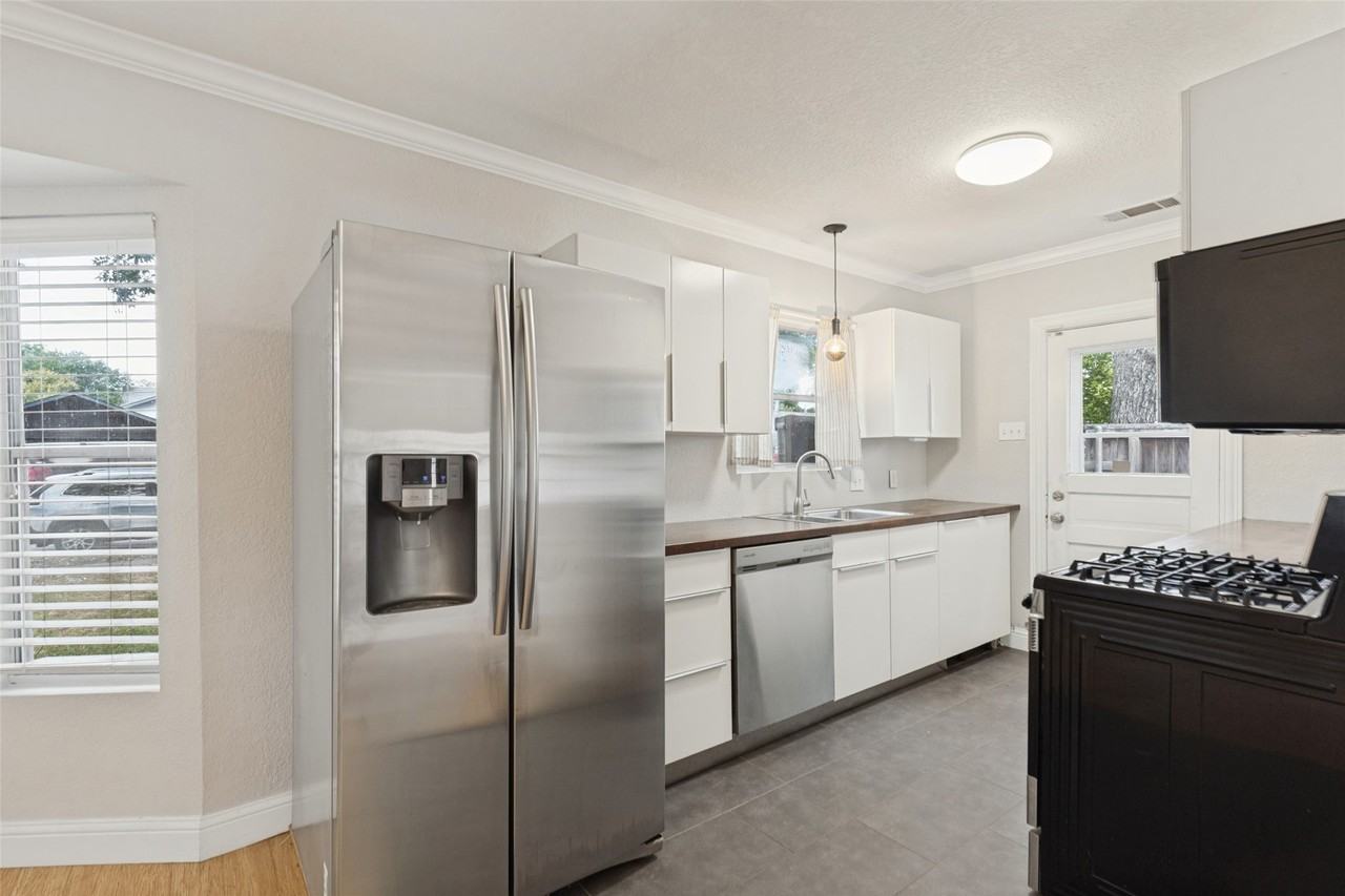 8714 Forest Hills Blvd - Photo 5 of 23