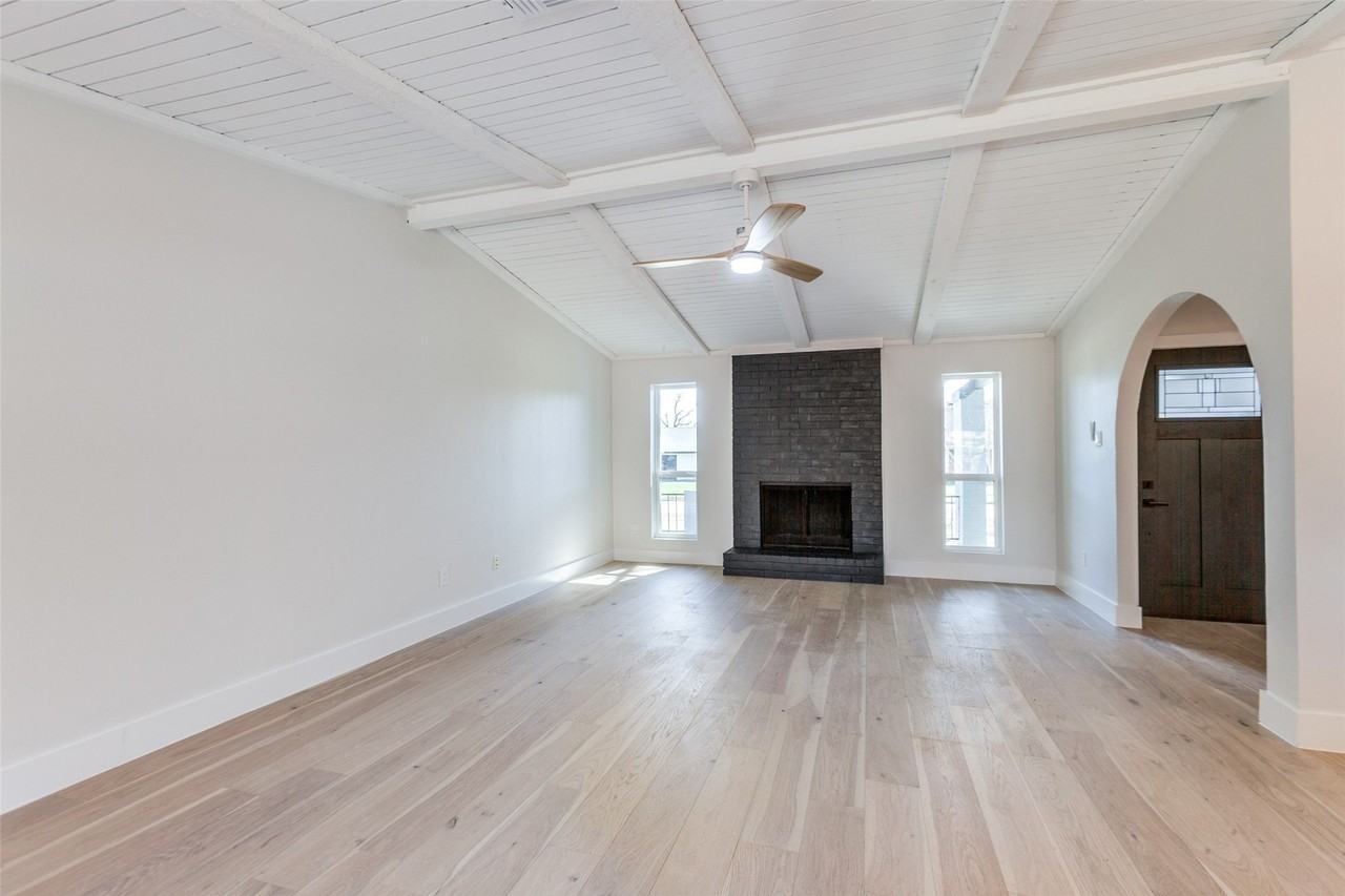 416 Bedford Dr - Photo 2 of 23