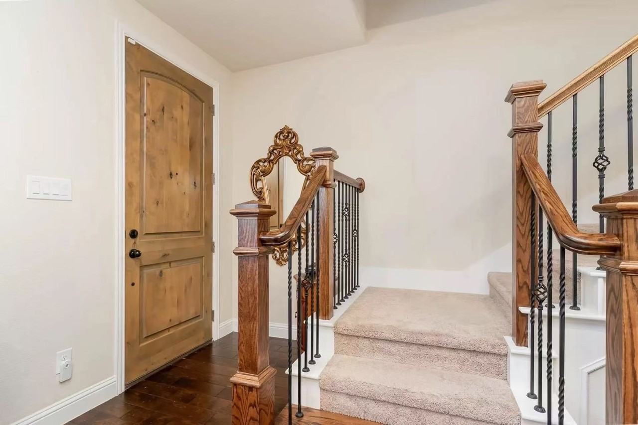 4654C Rhett Ln - Photo 2 of 14