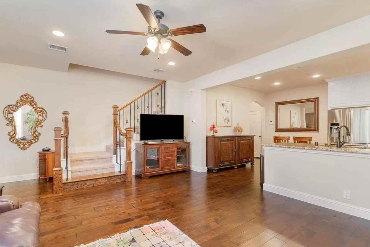 4654C Rhett Ln - Photo 3 of 14