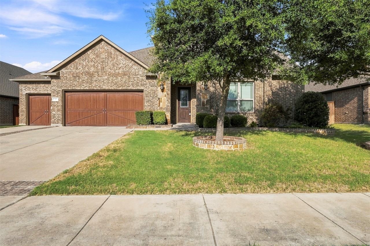 421 Summer Grove Dr - Photo 6 of 40