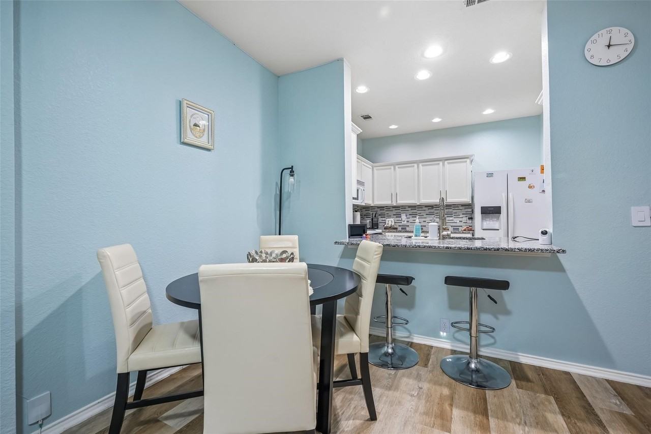 2209 Stonepark Pl - Photo 5 of 23
