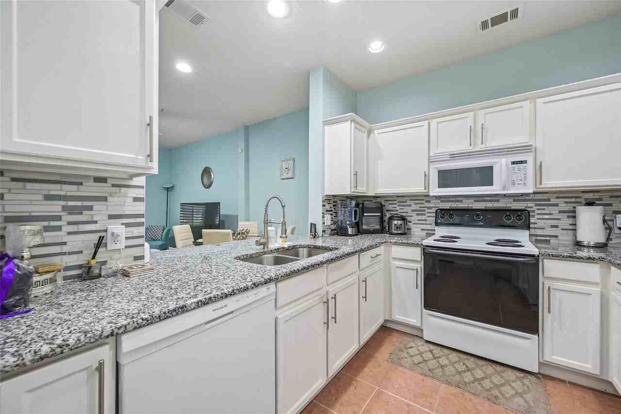2209 Stonepark Pl - Photo 6 of 23