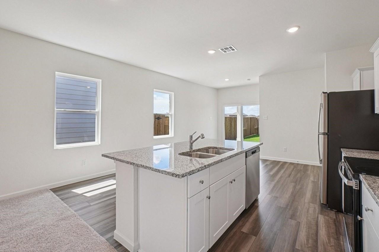 6053 Mojave Dr - Photo 3 of 5