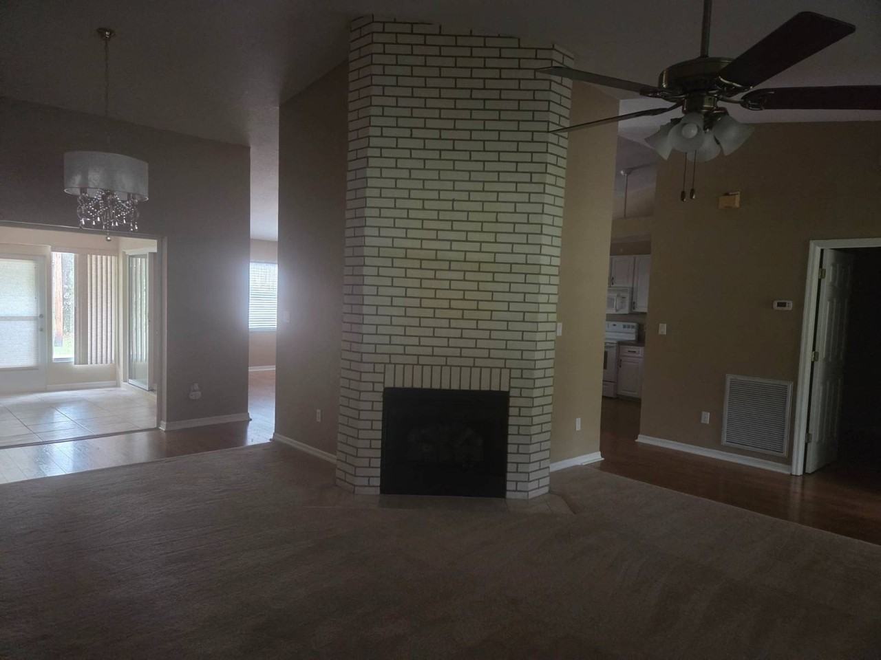 1553 Buck St - Photo 6 of 33