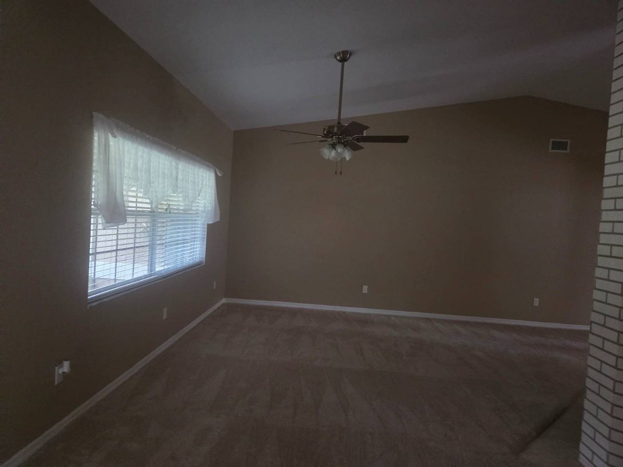 1553 Buck St - Photo 7 of 33