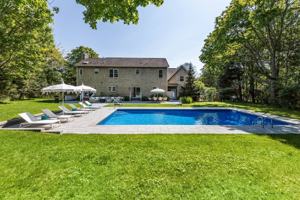 featured image of 8 Briarsweet Ln