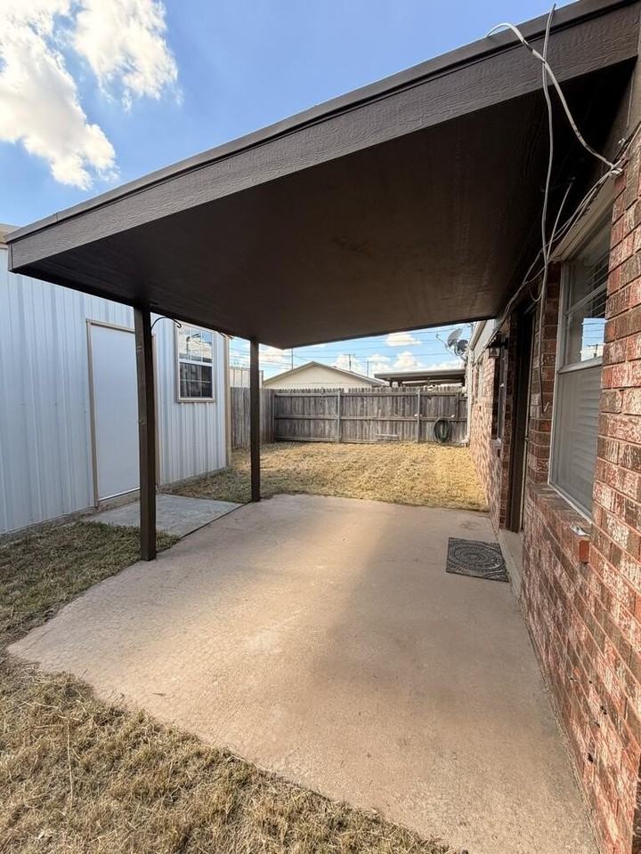 1317 Tanglewood Ln - Photo 6 of 11