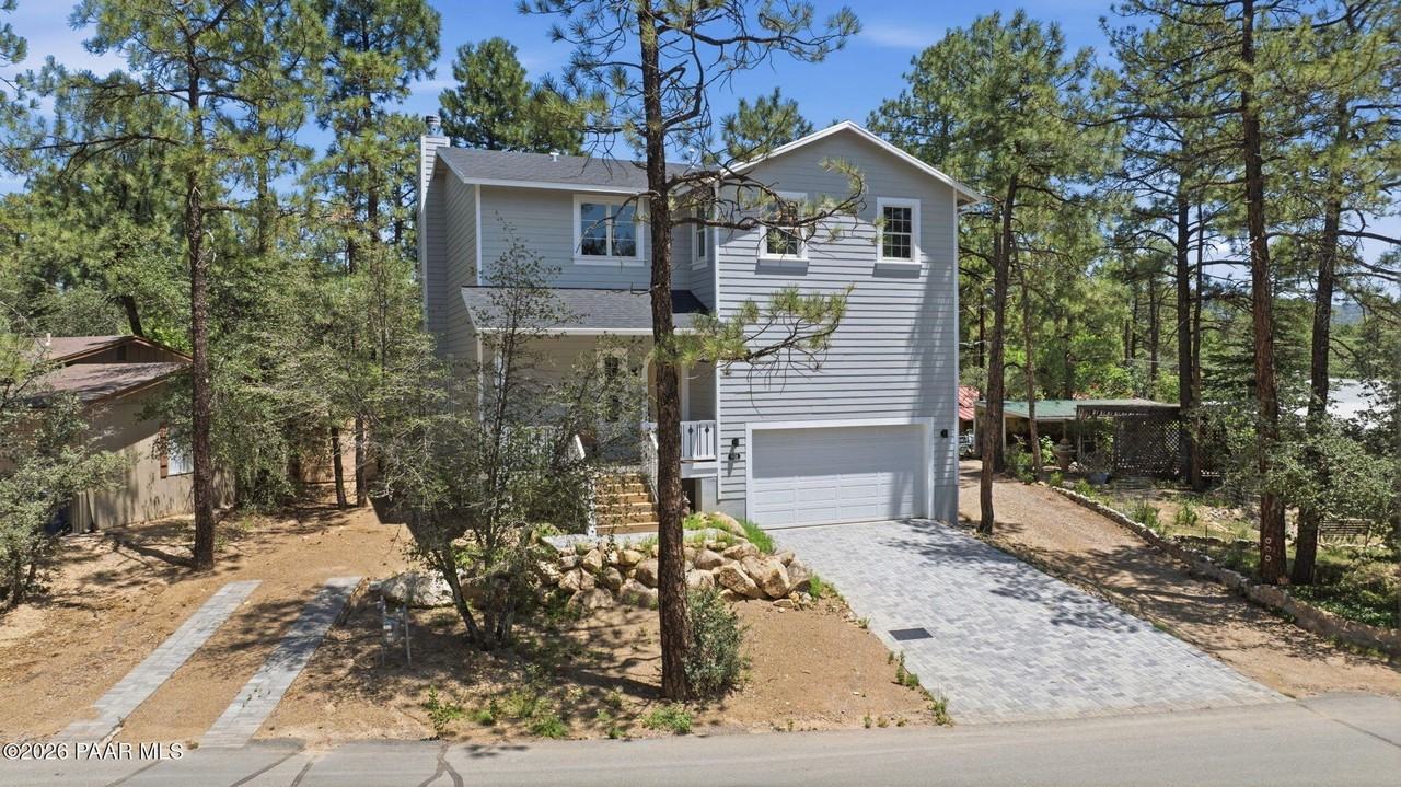 901 S Hemlock Ave - Photo 2 of 28
