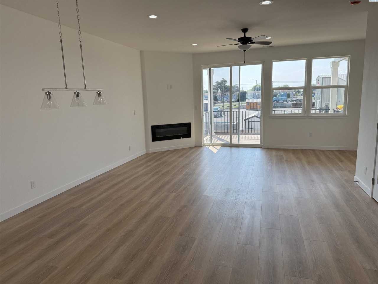110 Claret Dr - Photo 3 of 10
