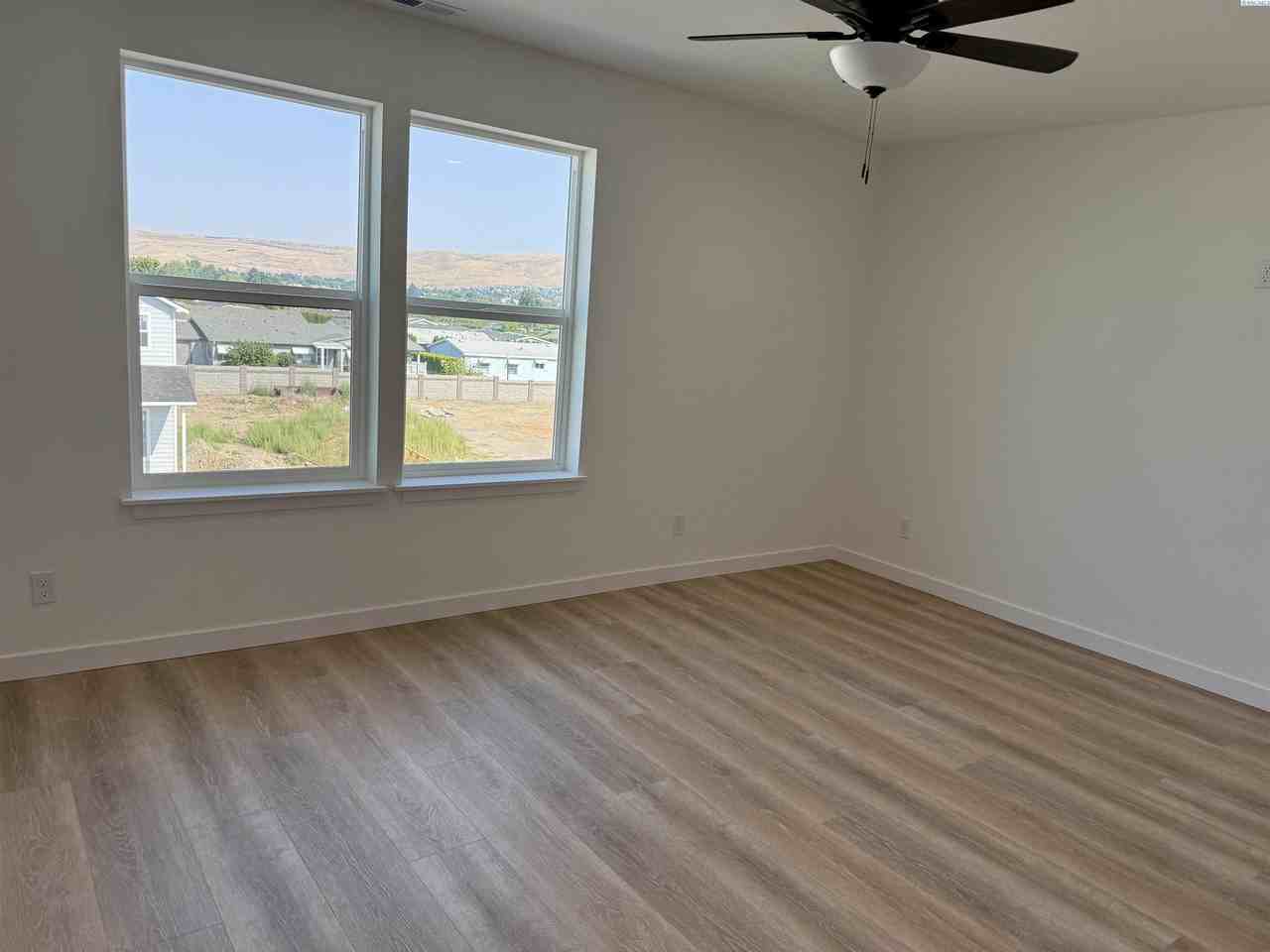 110 Claret Dr - Photo 5 of 10