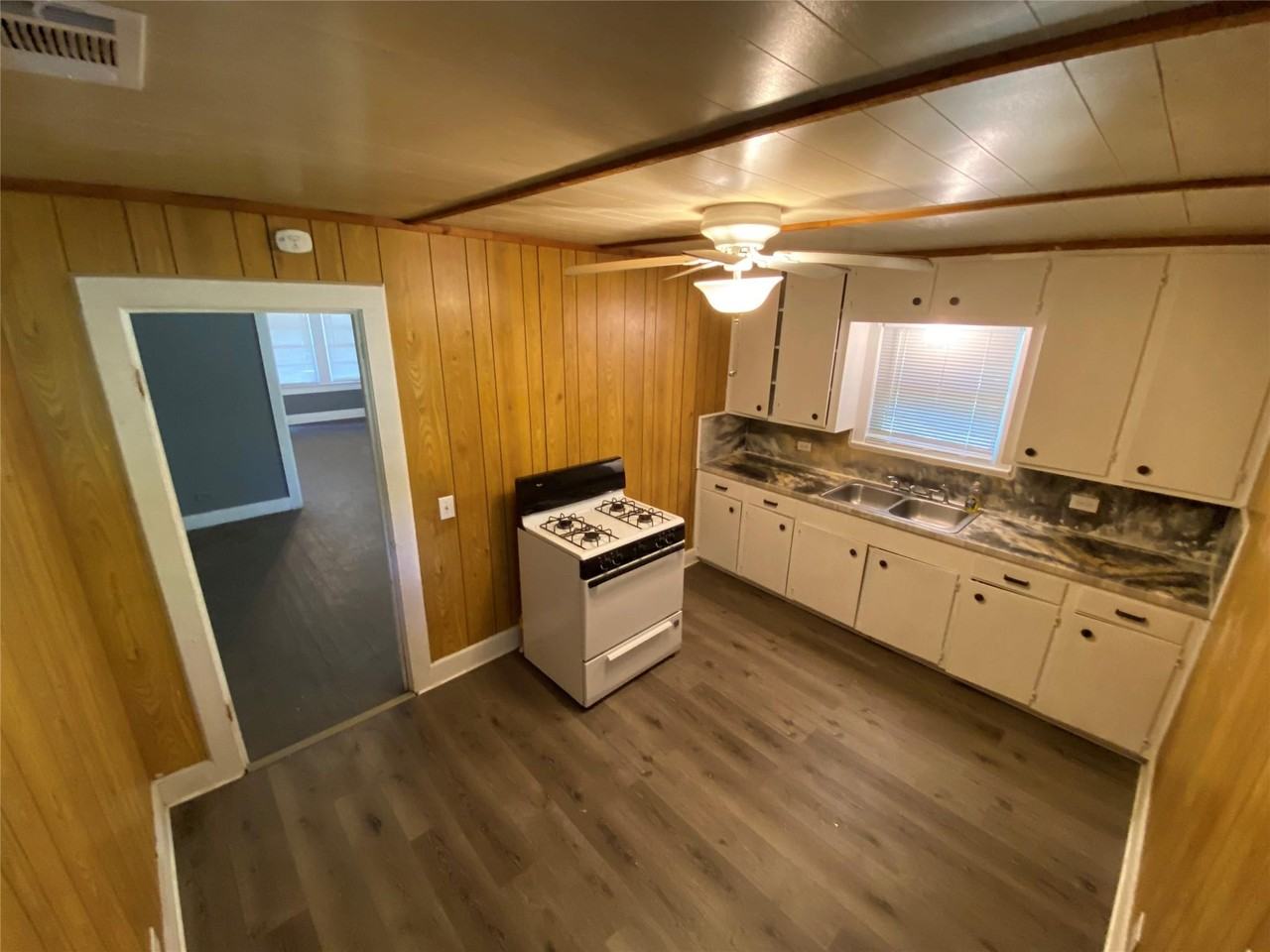 104 5th St - Photo 7 of 21