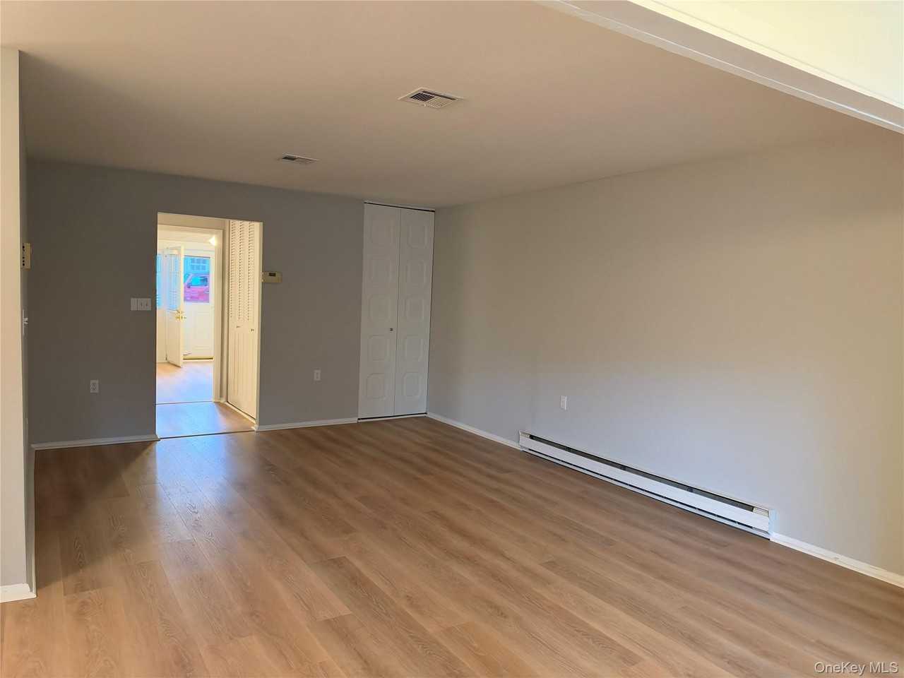 405 Woodbridge Dr ##D - Photo 7 of 20