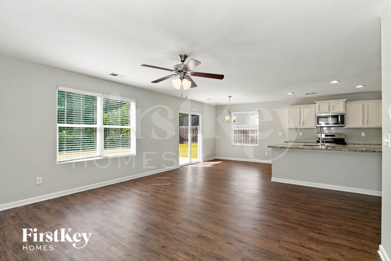 852 Huntington Trce - Photo 3 of 19