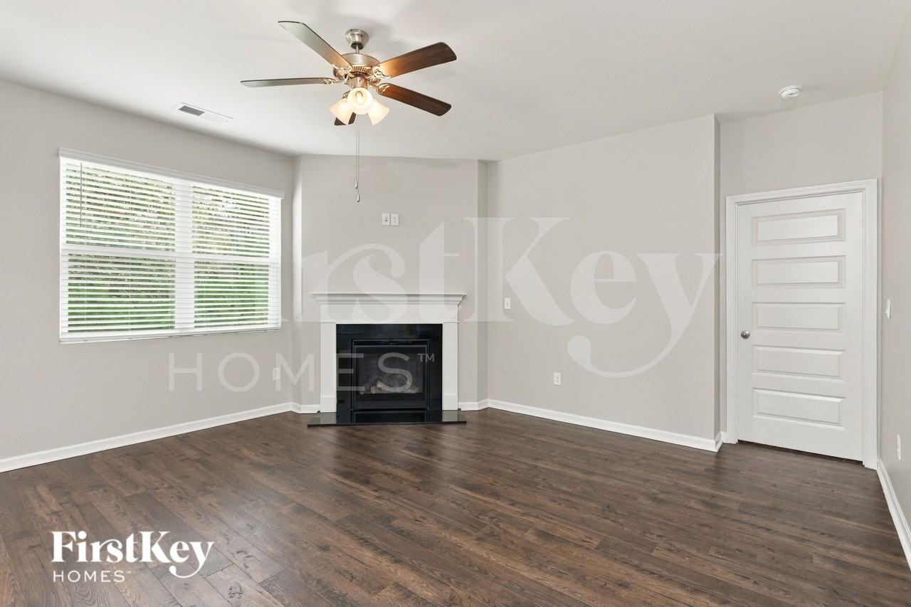 206 Graham Campbell Ln - Photo 2 of 19