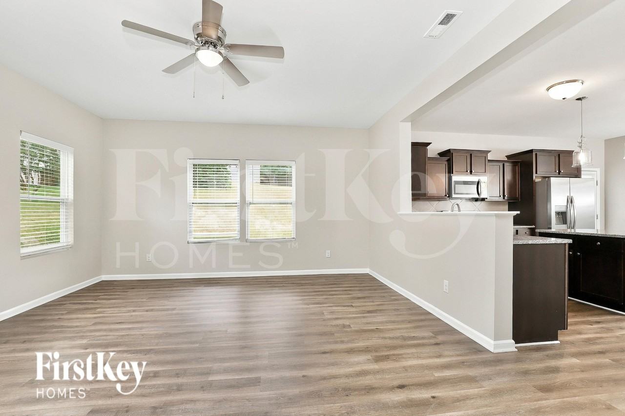 411 Quick Silver Dr - Photo 4 of 19
