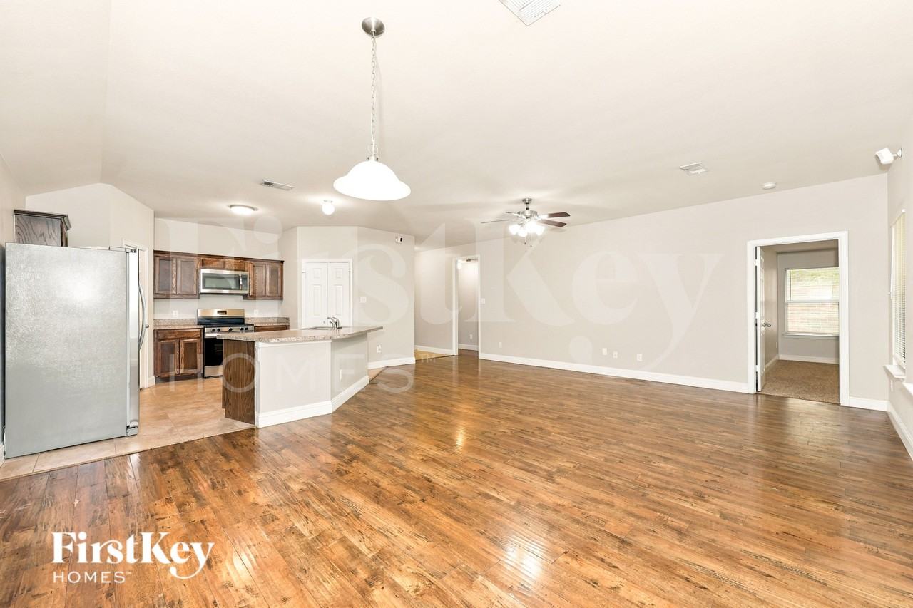 15626 Gatsby Ln - Photo 3 of 20