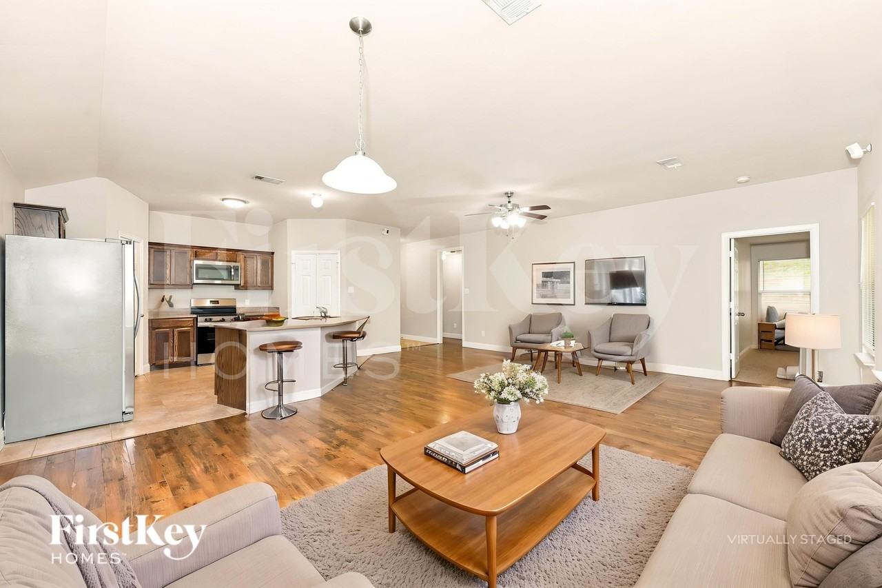 15626 Gatsby Ln - Photo 4 of 20