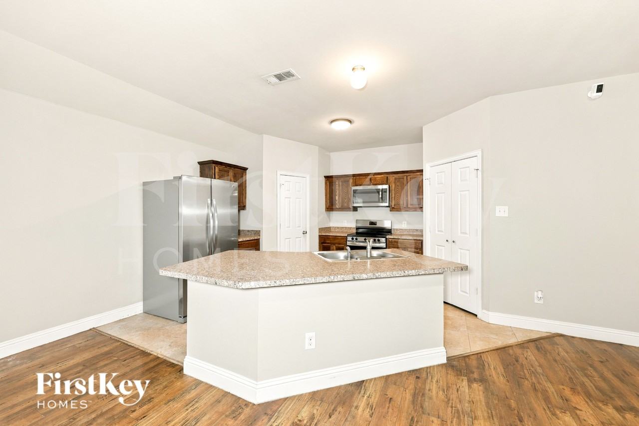 15626 Gatsby Ln - Photo 7 of 20