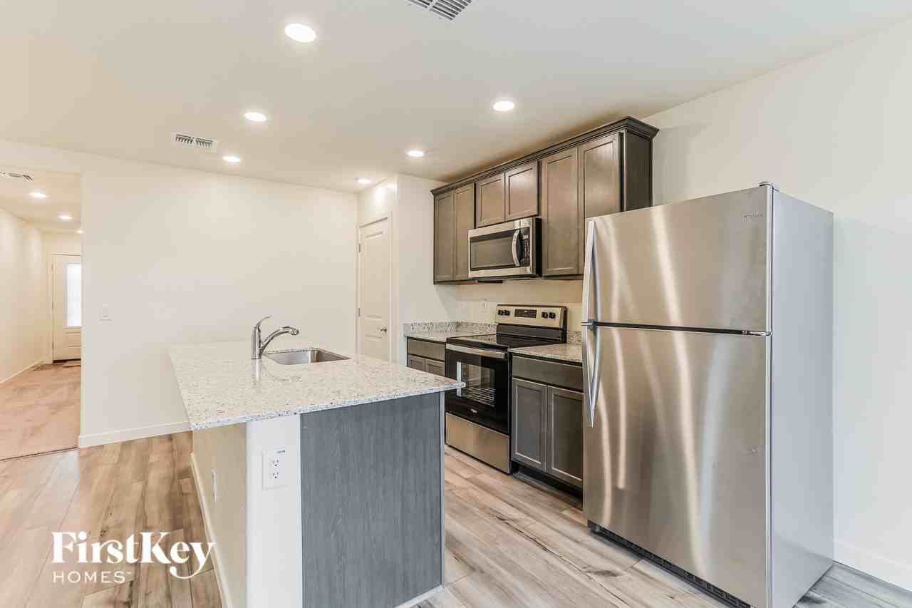 1051 W 20th St - Photo 7 of 16