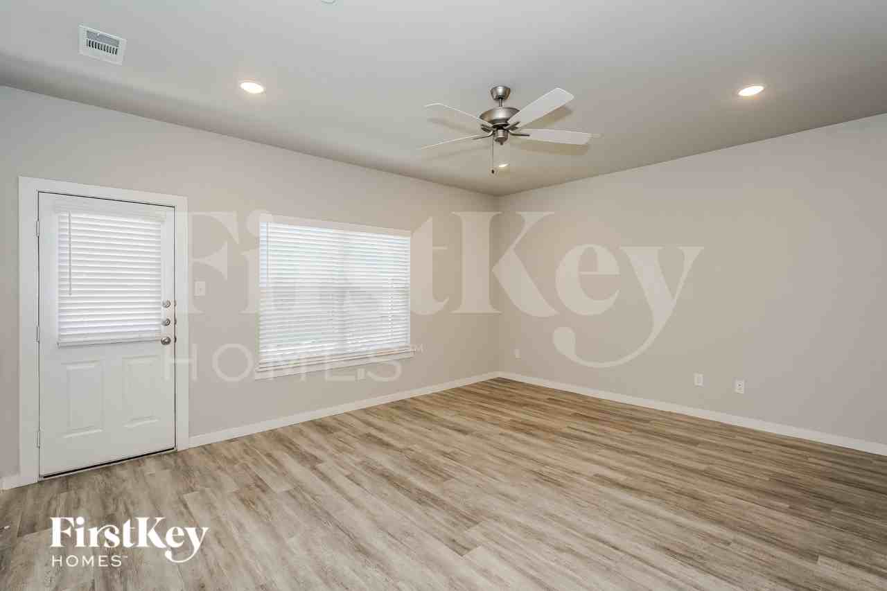 615 Sophia Way - Photo 2 of 17