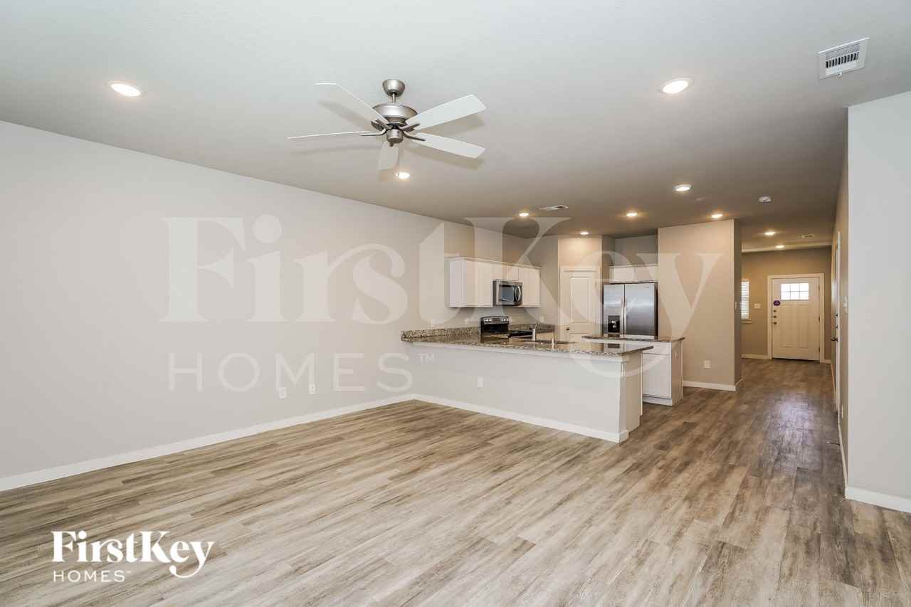 615 Sophia Way - Photo 3 of 17
